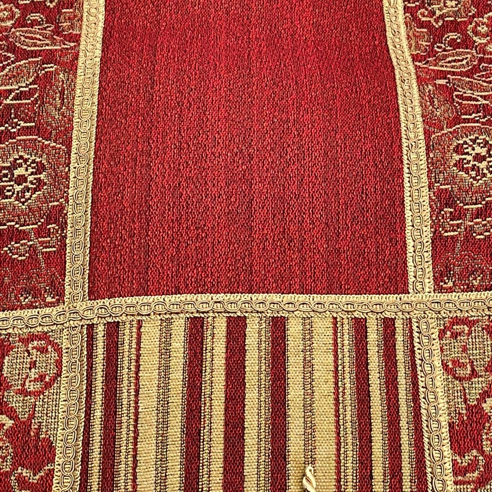 Chris Madden table runner - Picture 3 of 5